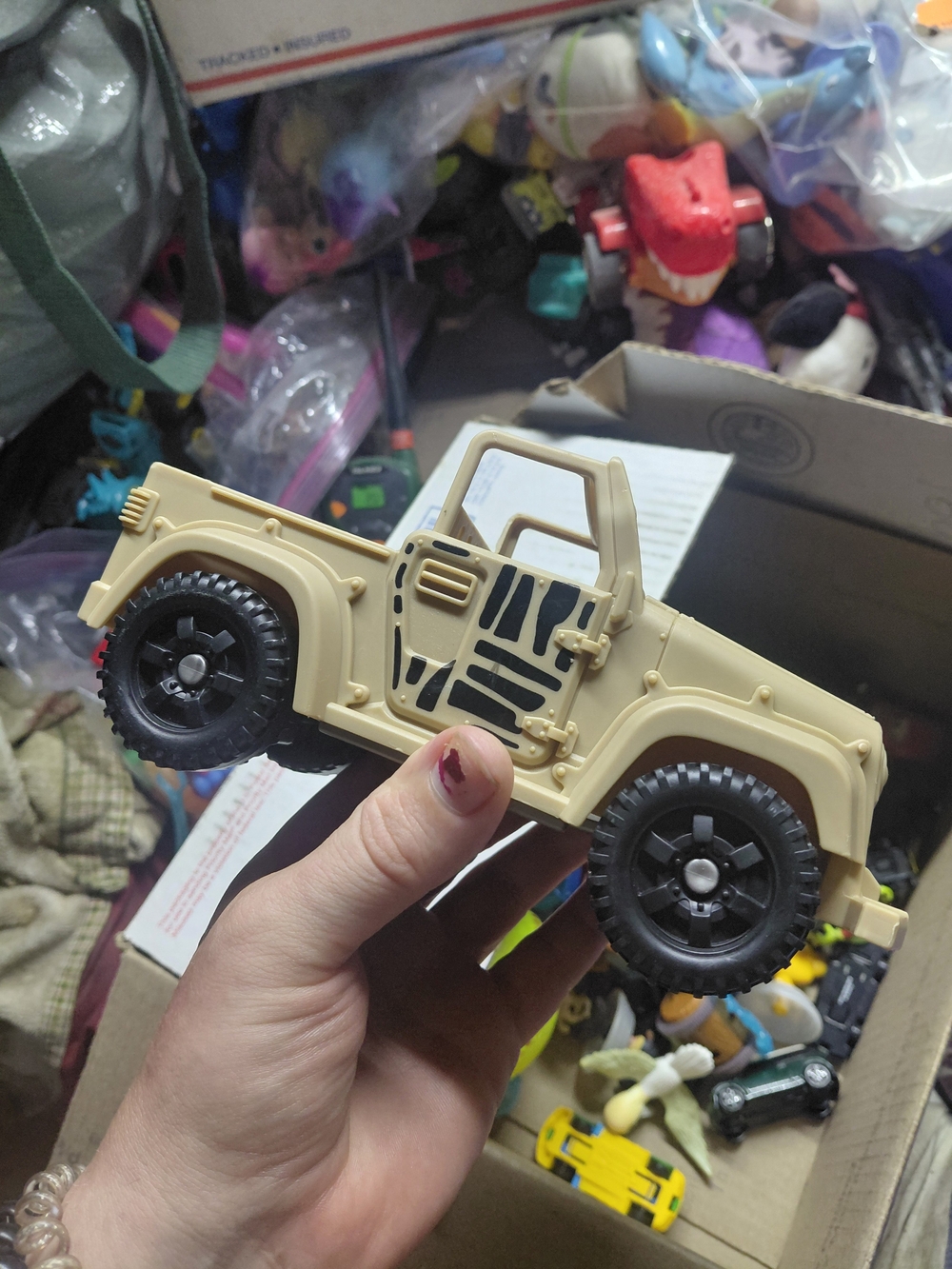 beige Animal Planet rescue safari truck is a 2020 toy vehicle made by Chap Mei.